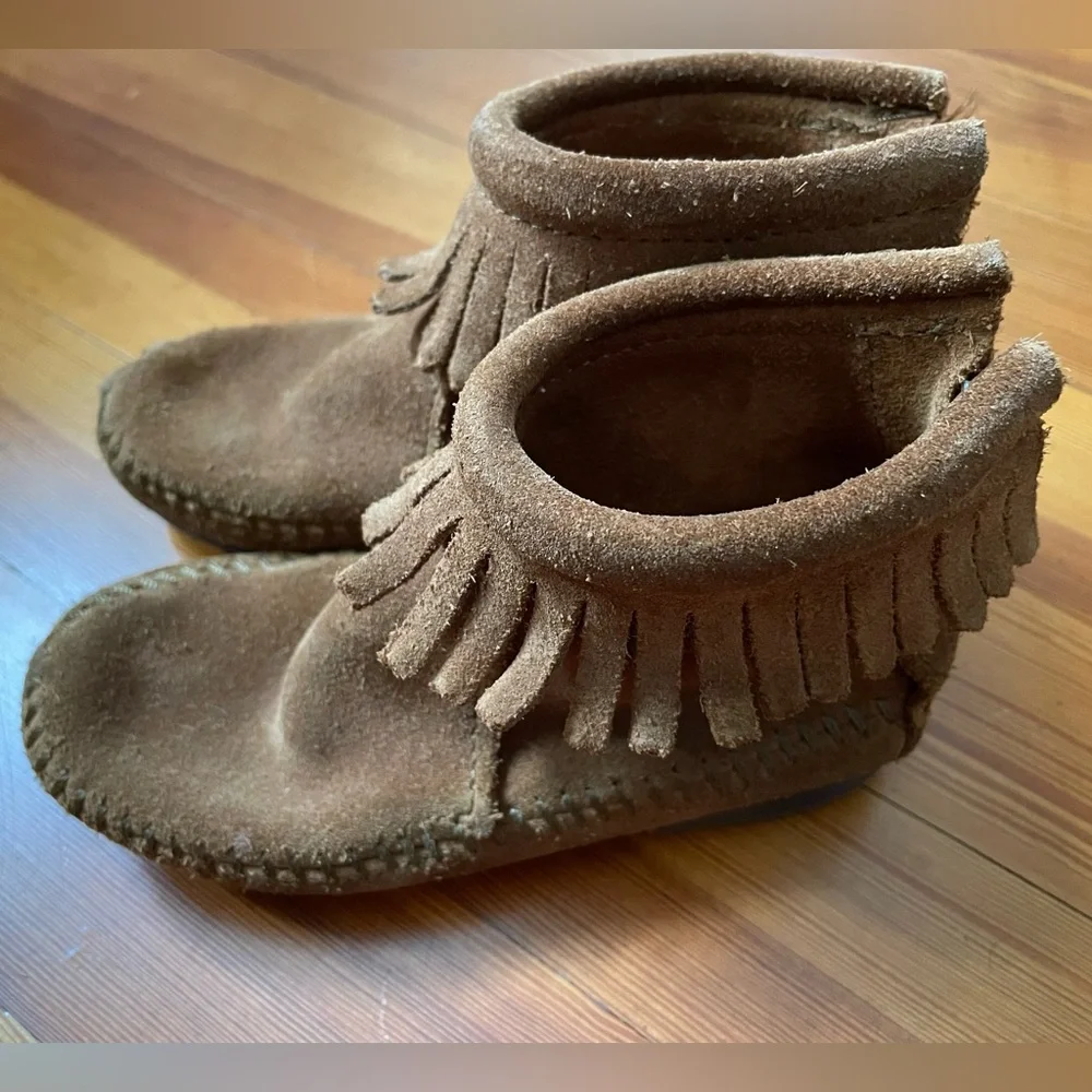 Minnetonka Brown Suede Fringe Boots back zip kids size 9
